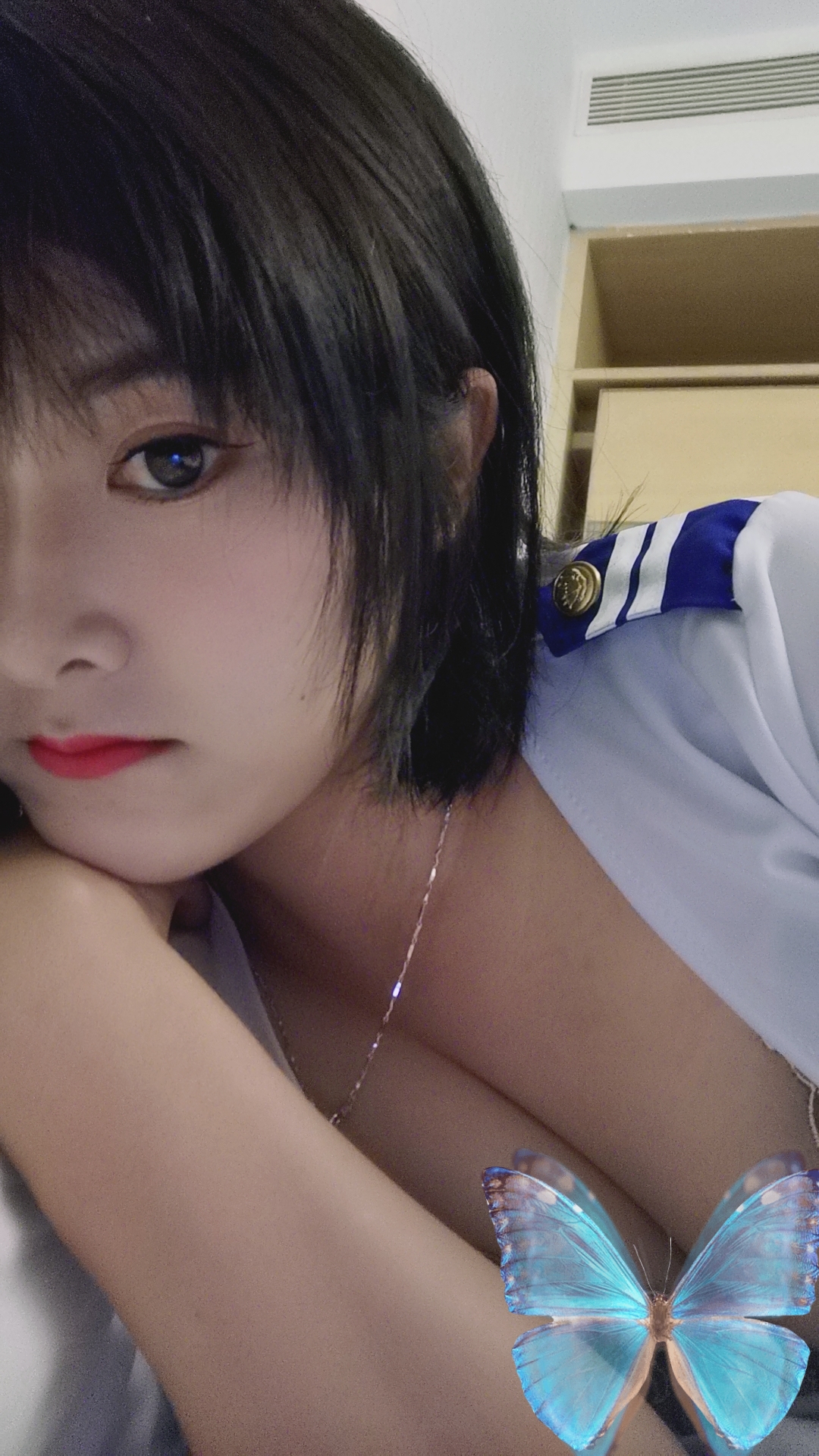 体验丰满骚女蓝精灵